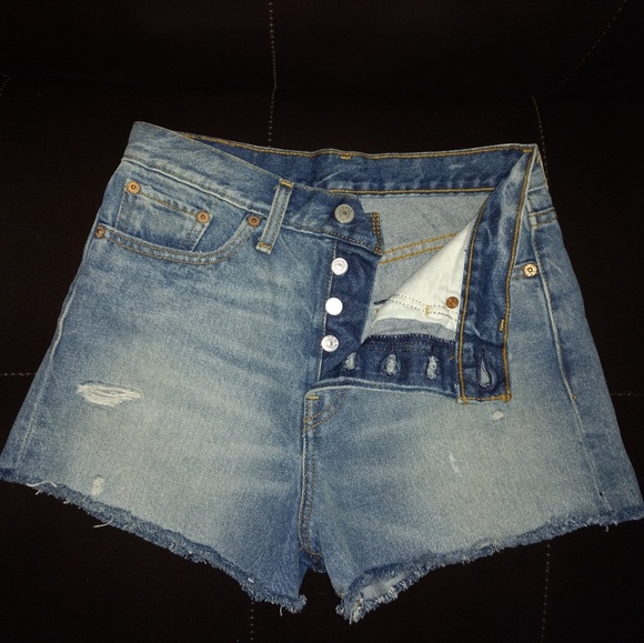 Levi's Pants - NWOT high waist Levi's button fly cotton shorts